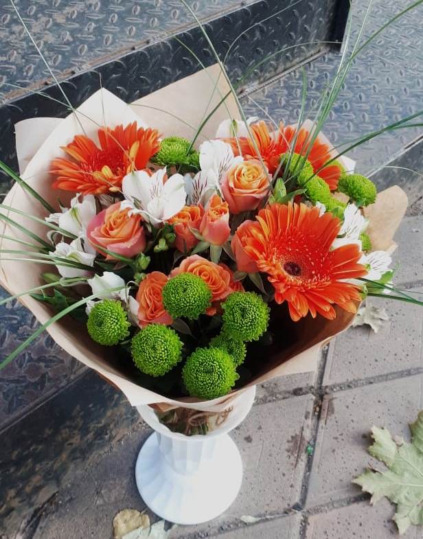 Букет цветов из: Герберы, Хризантемы, Альстромерии и Розы в Балтийском
