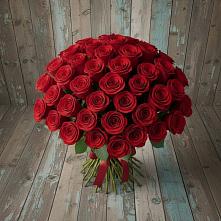 Букет 55 Красных роз Фридом #REPLACE_PRED# Балтийском