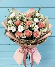 Букет цветов из:  Розы, Альстромерии и Лизиантусы в Балтийском