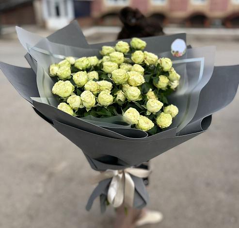 Букет Белые кустовые розы Солинеро в Балтийском