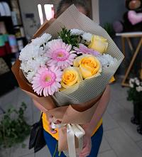 Букет цветов из:  Герберы, Розы и Хризантемы в Балтийском
