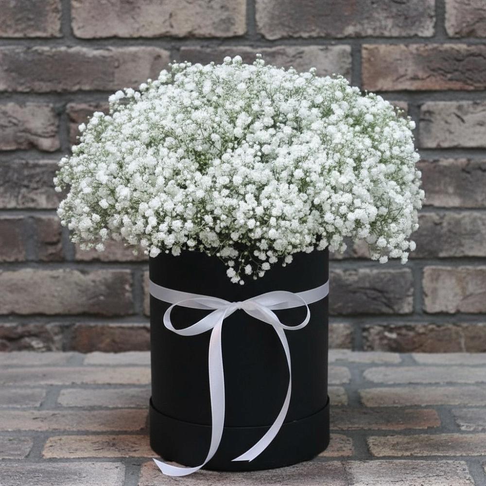 Цветочная композиция из Гипсофила в шляпной коробке в Балтийском