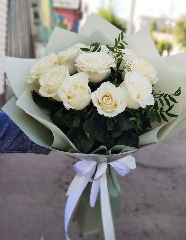 Букет Белые розы Проуд в Балтийском