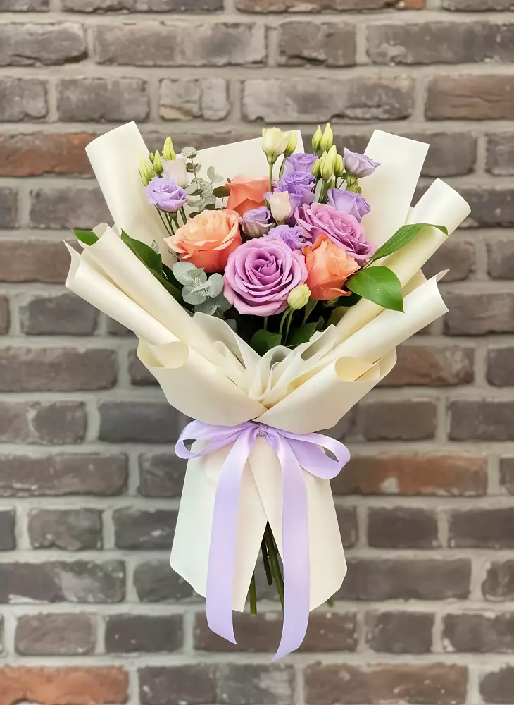 Букет цветов из: Лизиантусы и Розы в Балтийском