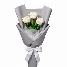 Букет 3 белые розы в Балтийском