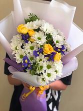 Букет цветов из:  Ирисы, Хризантемы и Розы #REPLACE_PRED# Балтийском