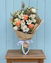 Букет цветов из:  Альстромерии, Лизиантусы, Розы и Хризантемы в Балтийском