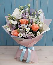 Букет цветов из:  Лизиантусы, Розы, Альстромерии и Гипсофила в Балтийском