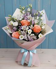 Букет цветов из:  Лизиантусы, Розы, Альстромерии и Гипсофила в Балтийском