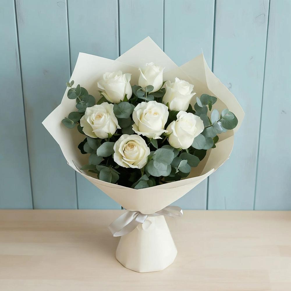 Букет Белые розы в Эвкалипте в Балтийском