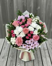 Букет цветов из:  Альстромерии, Гвоздики, Розы и Хризантемы #REPLACE_PRED# Балтийском