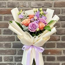 Букет цветов из:  Лизиантусы и Розы в Балтийском