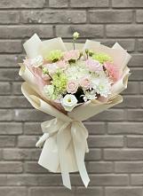 Букет цветов из:  Гвоздики, Розы, Лизиантусы и Хризантемы #REPLACE_PRED# Балтийском