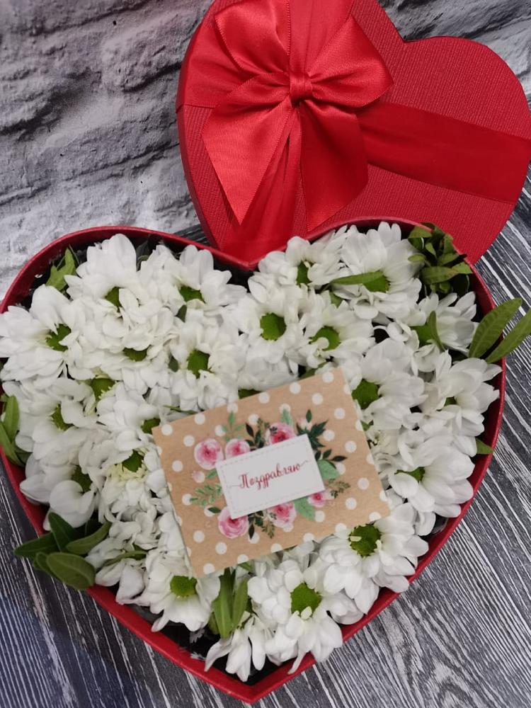 Цветочная композиция из Хризантемы в виде сердца в Балтийском