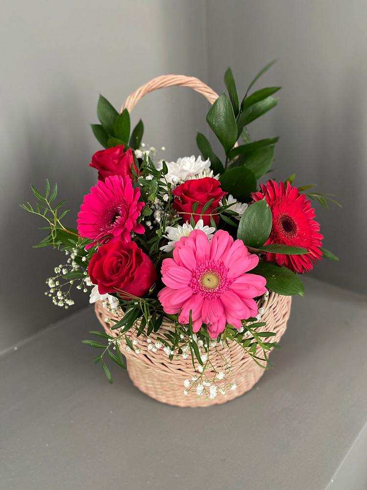 Цветочная композиция из Розы, Хризантемы и Герберы в корзине в Балтийском