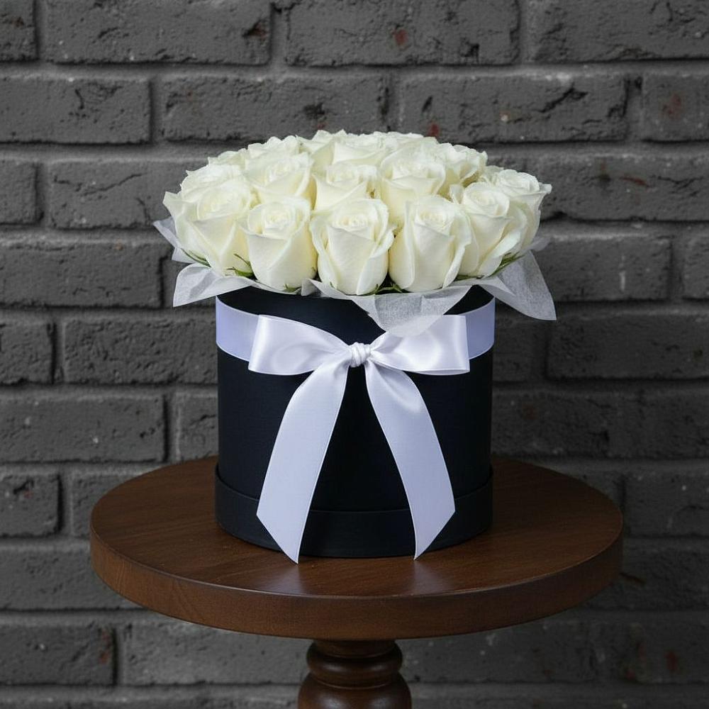 Цветочная композиция из Розы в шляпной коробке в Балтийском