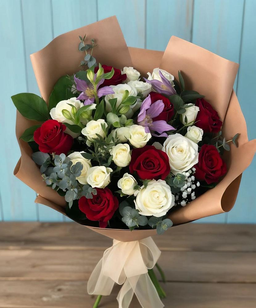 Букет цветов из: Розы и Альстромерии в Балтийском