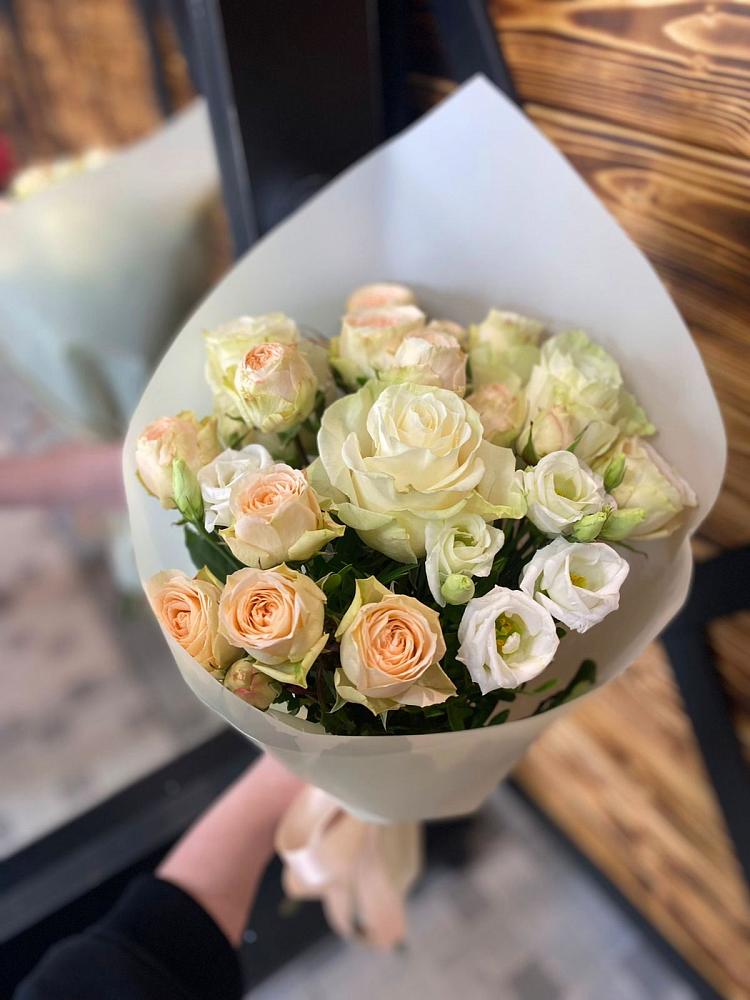 Букет цветов из: Розы и Лизиантусы в Балтийском