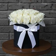 Цветочная композиция из Розы в шляпной коробке в Балтийском